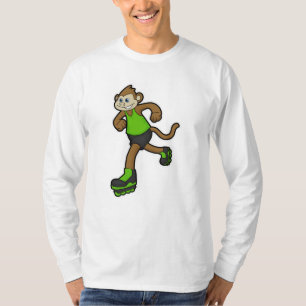 Camiseta Macaco como skater com skates em linha