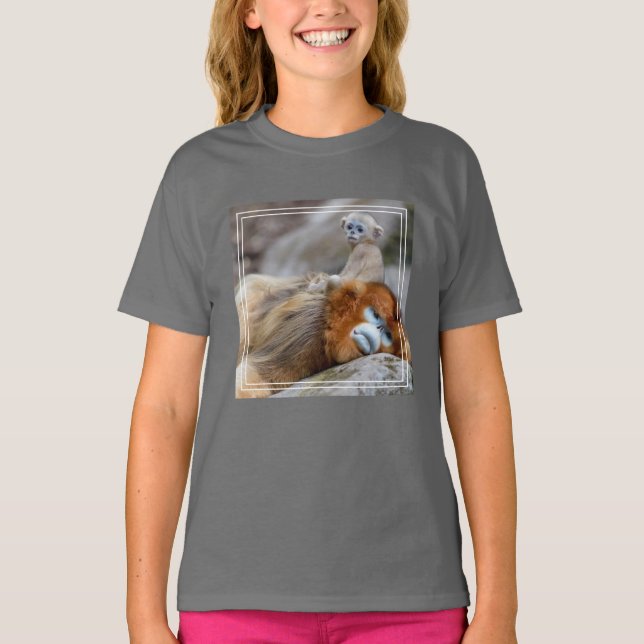 Camiseta Macaco Dourado de Nariz Arrebitado Pai com Bebê (Frente)