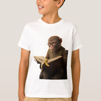 Camiseta Macaco Erudito Bibliotecário Lendo em uma Grande M