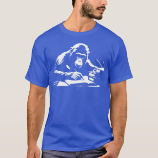 Camiseta macaco escrevendo um livro