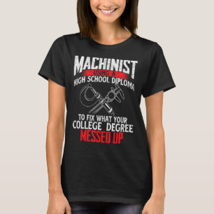 Camiseta Machinista Usando Uma Máquina CNC De Diploma De Se