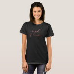 Camiseta "Madrinha de casamento" em Faux Rosa Dourada Glitt<br><div class="desc">Em uma bela, elegante e moderna fonte de escrita, você vê "madrinha de casamento" impressa no seio e atrás desta camiseta. Projetado em um falso efeito de brilho rosa, este design é configurado em preto. Mas você pode escolher a cor de fundo que preferir. Há outros no set, incluindo Noiva,...</div>