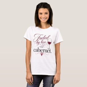 Camiseta Mãe Amante de Vinho Impulsionada pelo Amor e Caber