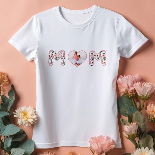 Camiseta Mãe Amor Pink e Padrão Floral Foto Personalizada d (Mom Love Pink & Floral Pattern Custom Heart Photo T-Shirt)
