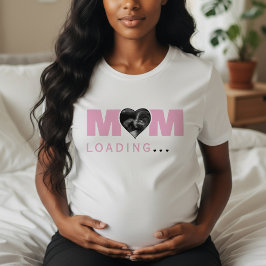 Camiseta Mãe Carregando Foto de Ultrassom do Bebê no Coraçã