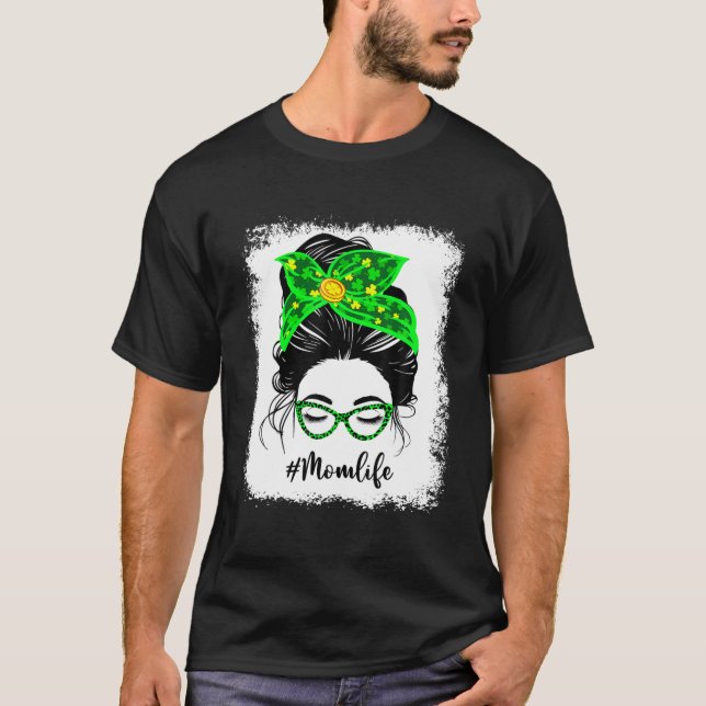 Camiseta Mãe Clover Messy Bun Leopard Shamrock Rua Patrick (Frente)
