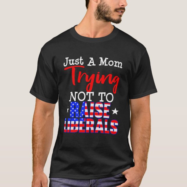 Camiseta Mãe Conservadora Levantando Liberais (Frente)
