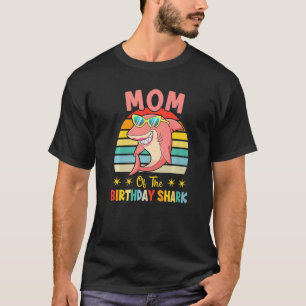 Camiseta Mãe Da Família De Aniversário Do Tubarão A Corresp