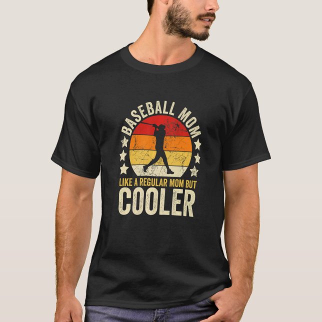 Camiseta Mãe De Beisebol Como Uma Mãe Normal Mas Mãe Mais F (Frente)