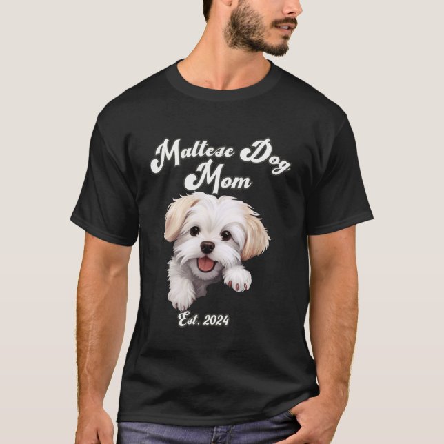 Camiseta Mãe de Cachorro Maltês Fofa Est. 2024 Design Cacho (Frente)