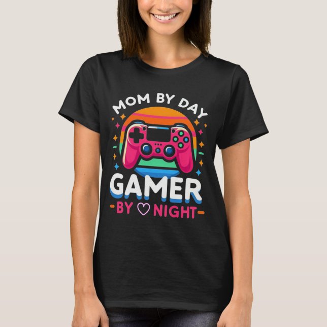 Camiseta Mãe de Dia, Gamer de Noite: Rosa de Pôr do Sol Ret (Frente)