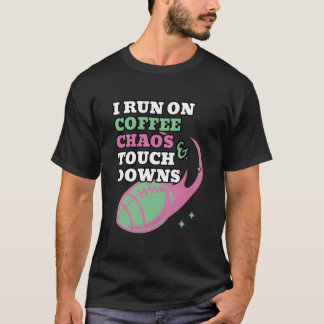 Camiseta Mãe de Futebol Eu Funciono Com Café Caos e Touchdo