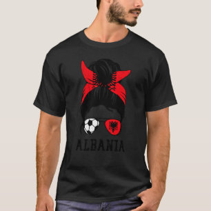 Camiseta Mãe de Menina Albanesa de Futebol Coque Desarrumad