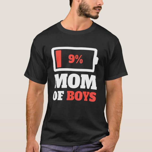 Camiseta Mãe De Meninos Filhos Cansaram A Mãe De Baixo Cons (Frente)