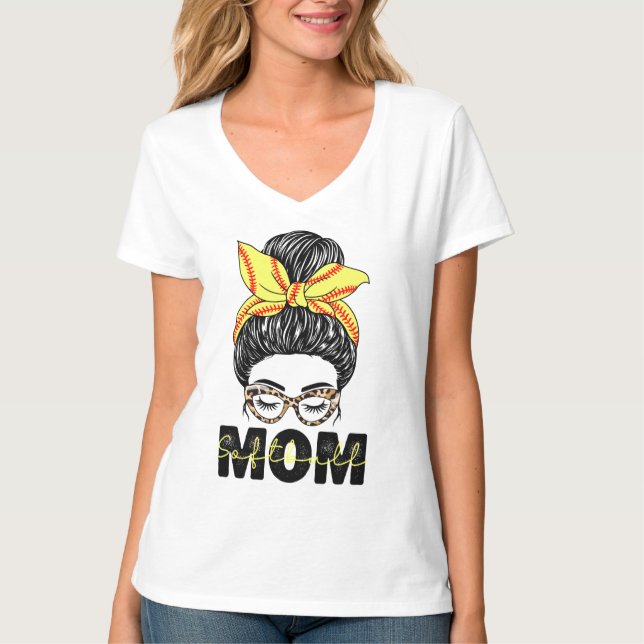 Camiseta Mãe de Softbol Desarrumada Vida de Softbol Mãe  (Frente)