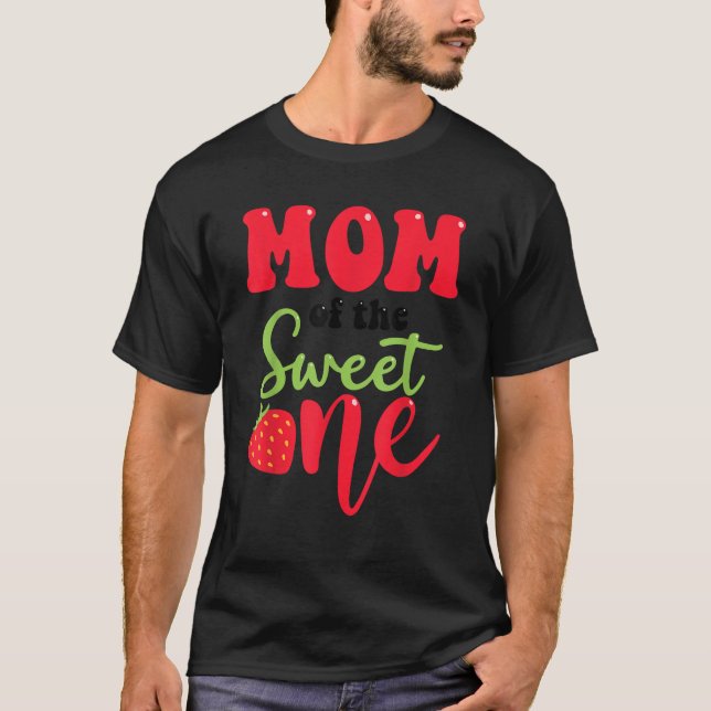 Camiseta Mãe do Primeiro Nascimento do Verão de Morango Doc (Frente)
