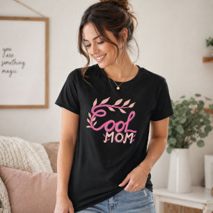 Camiseta Mãe Legal Rosa Letra à Mão Dia das Mães 
