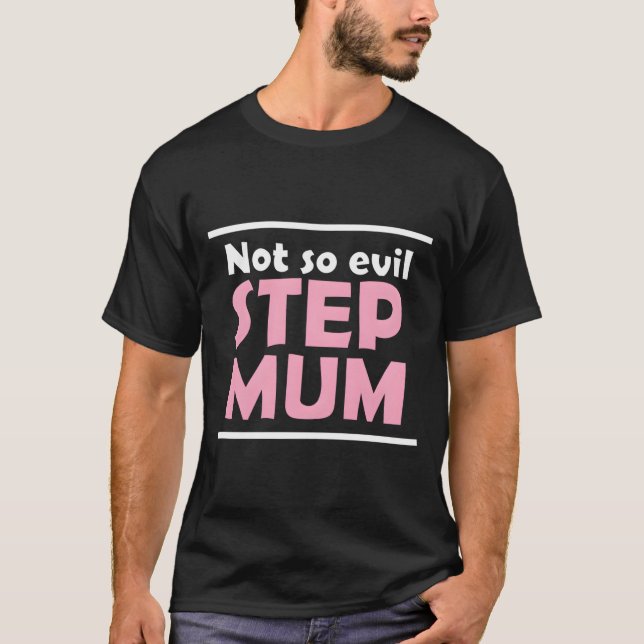 Camiseta Mãe Madrasta Não Tão Má (Frente)