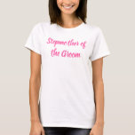 Camiseta Mãe-mãe do Casamento da Caligrafia Cor-de-Rosa<br><div class="desc">Linda caligrafia,  madrasta rosa da t-shirt do Groom. Perfeito para Festa de casamento,  janto de ensaio.</div>