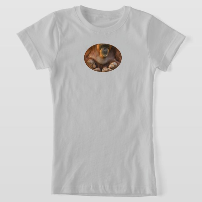 Camiseta Mãe Orangutan Segurando Dois Bebês T-Shirt (Postura )