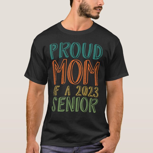 Camiseta Mãe Orgulhosa de um Mais velho de 2023 (Frente)
