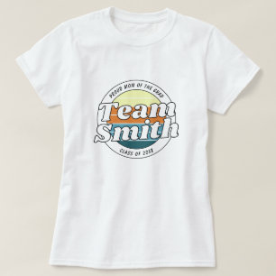 Camiseta Mãe Orgulhosa Retro Time Sobrenome Turma 20XX Grad