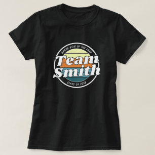 Camiseta Mãe Orgulhosa Time Retro Sobrenome Turma Graduada