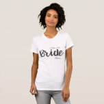 Camiseta Mãe personalizada do T-Shirt do partido nobre<br><div class="desc">Mãe da Camisa-T da Seta Bride. Personalize com seu nome ou deixe-o vazio. Excelente para festas noivas.</div>