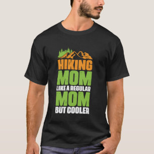 Camiseta Mãe que Faz Trilha Como uma Mãe Normal Mas Mais Le