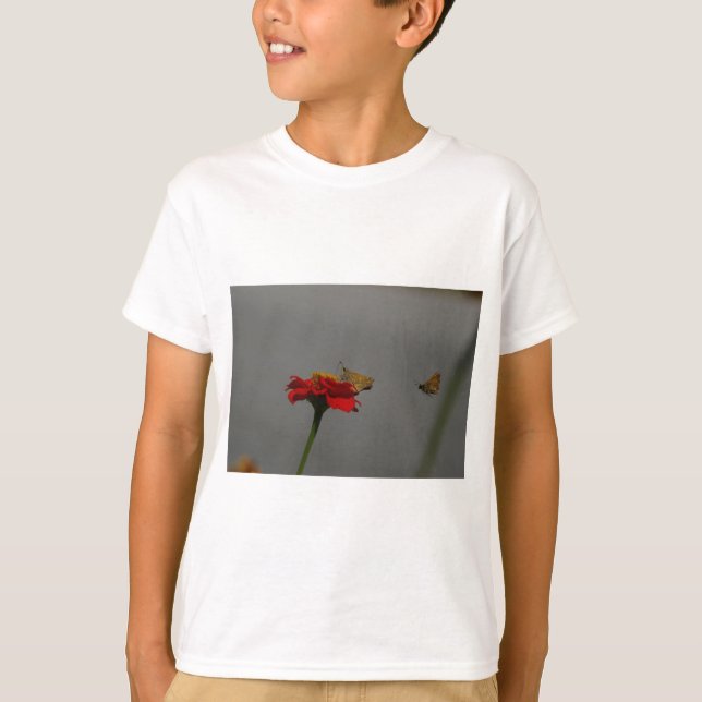 Camiseta Mães e Zinnia Vermelha (Frente)