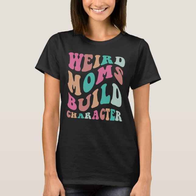 Camiseta Mães Estranhas Constroem Caráter (Frente)