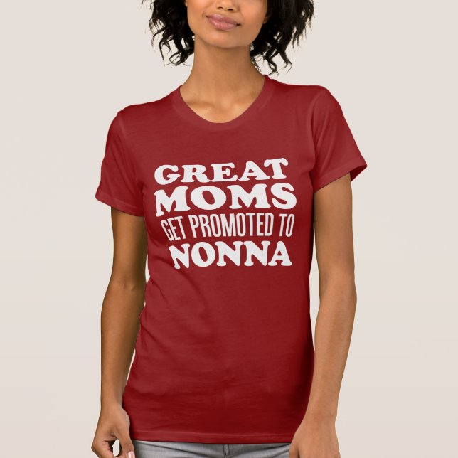 Camiseta Mães excelentes Promovidas Para Não (NA ESCURA) (Frente)