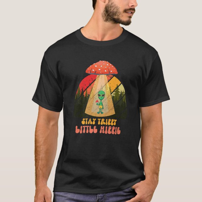 Camiseta Magic Psilocybin Mushrooms Alien Stay Trippy Littl (Frente)