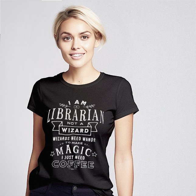 Camiseta Mágico café da biblioteca engraçado (Librarian Wizard Magic Coffee Funny T-Shirt)