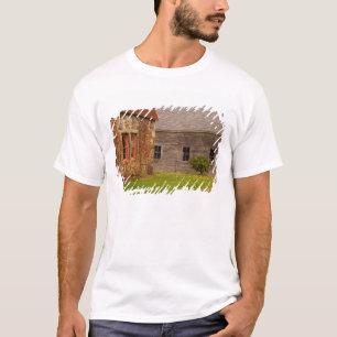 Camiseta Maine, Antigo edifício de pedra e celeiro de madei