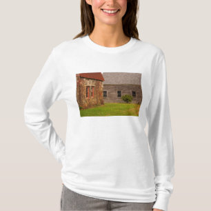 Camiseta Maine, Antigo edifício de pedra e celeiro de madei