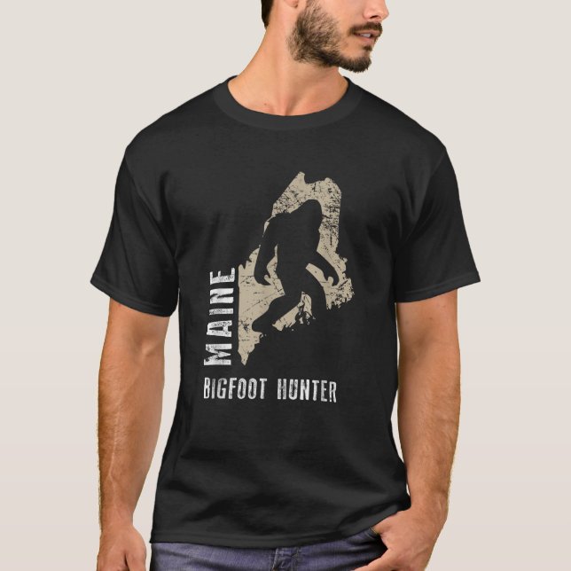 Camiseta Maine Bigfoot Hunter Funny Sasquatch Gift (Frente)
