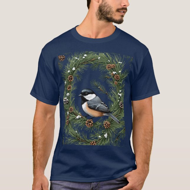 Camiseta Maine Black Capped Chickadee With Pine Pattern (Frente)