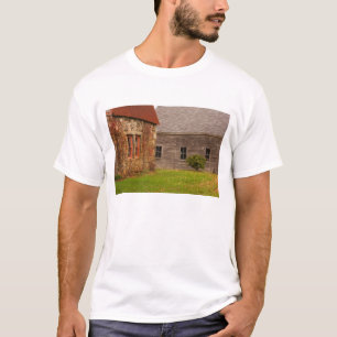 Camiseta Maine, construção de pedra velha e celeiro de