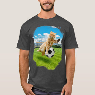 Camiseta Maine Coon Cat Jogando Futebol