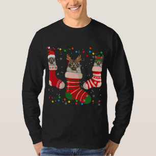 Camiseta Maine Coon Diversão Balançando Meias de Natal