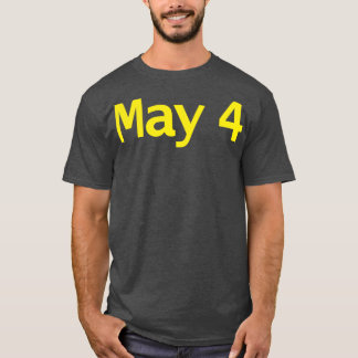Camiseta Maio 4 Tipografia em Texto Amarelo