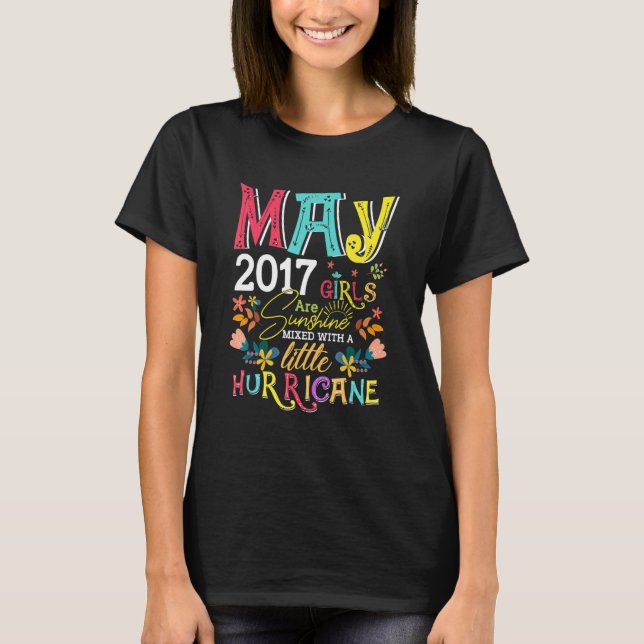 Camiseta Maio De 2017, As Meninas São Engraçadas Com O Sol  (Frente)