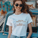 Camiseta Mais Baguetes Menos Lamenta, Pão Francês<br><div class="desc">Você nunca pode errar com uma boa baguete. Celebre essa maravilha das padarias francesas com esta camiseta.</div>