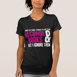 Camiseta Mais coisas na vida do que álcool e livros