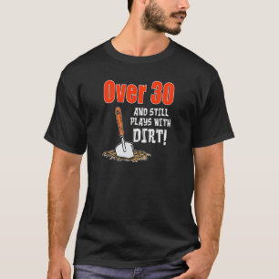 Camiseta Mais de 30 Anos e Ainda Brinca com Terra Jardim Pa