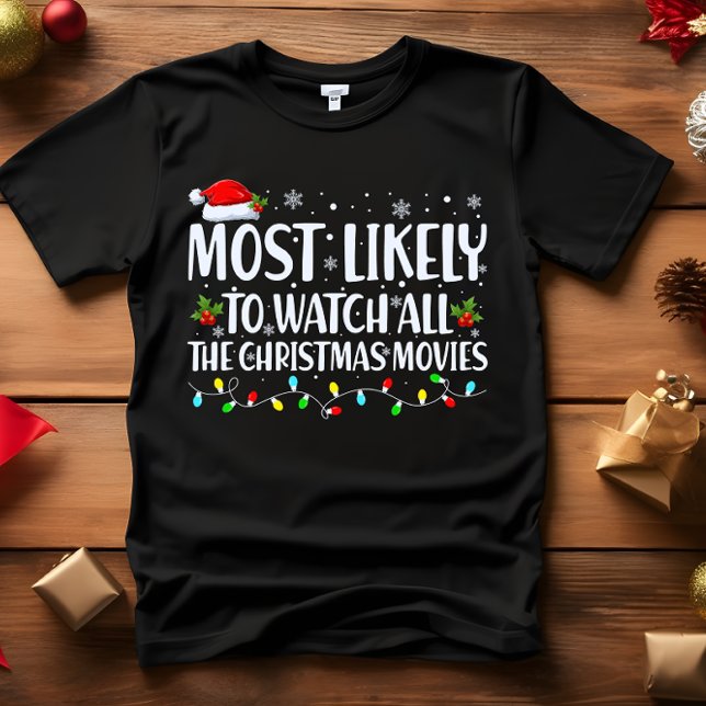 Camiseta Mais propensa a assistir a todos os filmes de Nata (MOST LIKELY TO WATCH ALL TE CHRISTMAS MOVIES FUNNY FAMILY MATCHING OUTFIT PIJAMAS FOR HOLIDAY SEASON)