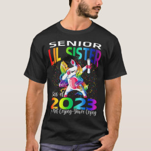 Camiseta Mais velho Lil Irmã Classe 2023 Não estou chorando