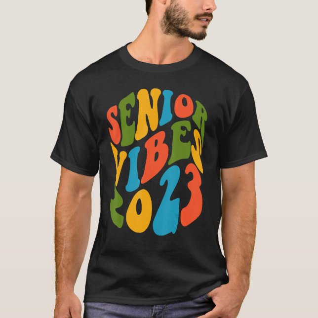 Camiseta Mais velho Vibes 2023 Graduação de Classe da Facul (Frente)