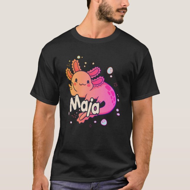 Camiseta MAJA - Belo nome de menina com adorável AXOLOTL (Frente)